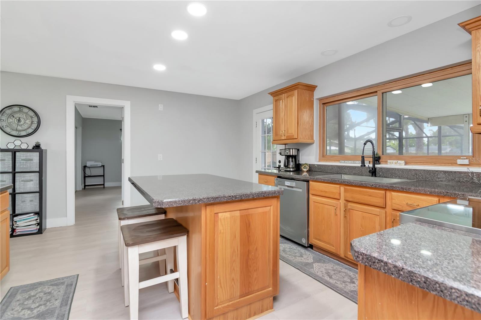 Image 12 of 40 For 204 7th Avenue Nw