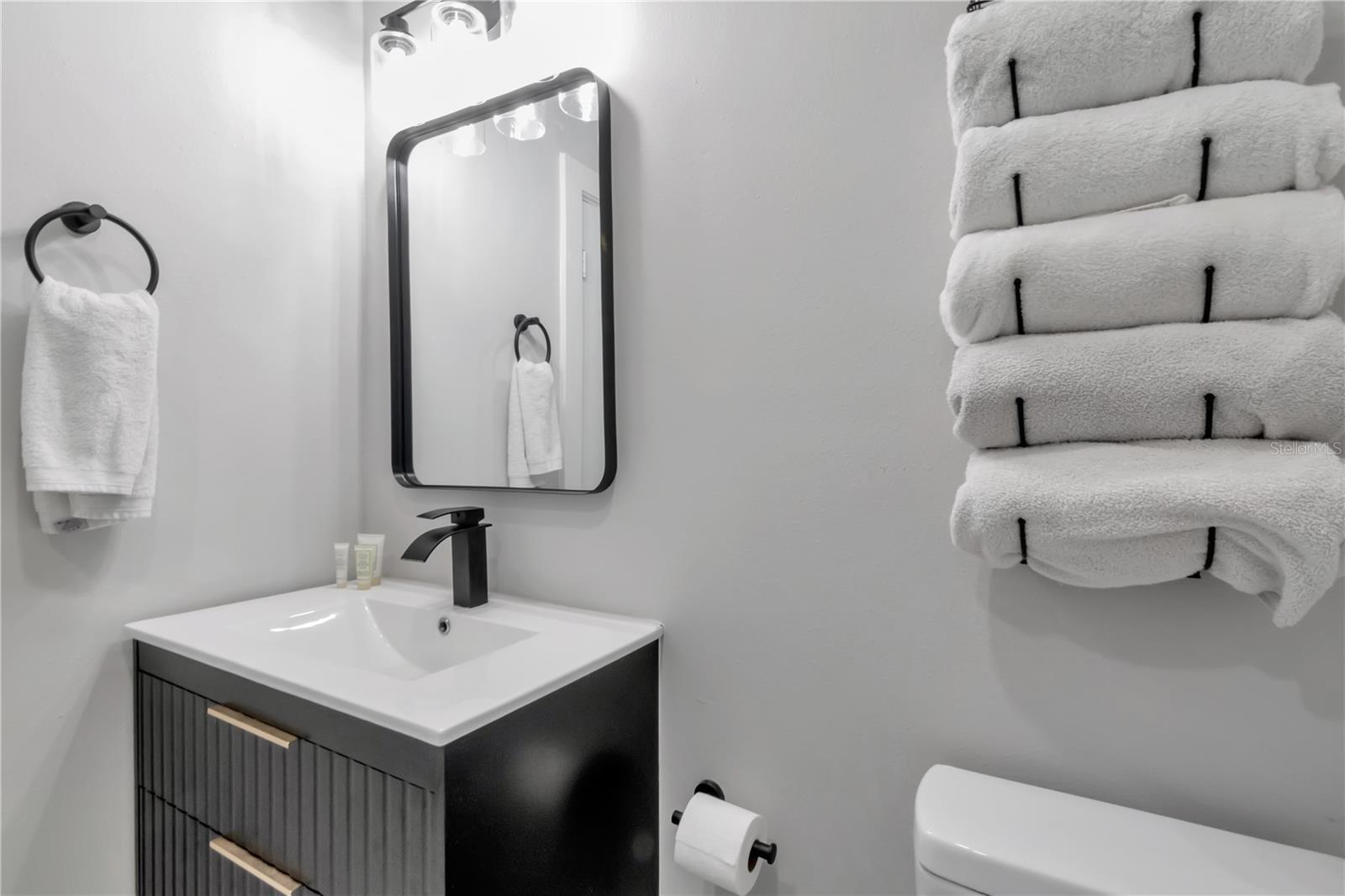 Image 17 of 40 For 204 7th Avenue Nw