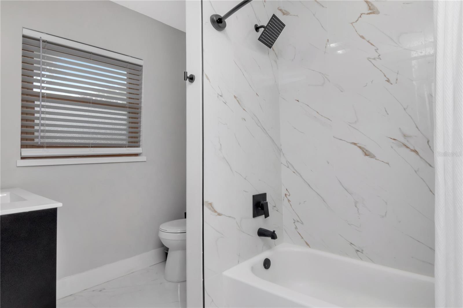 Image 21 of 40 For 204 7th Avenue Nw