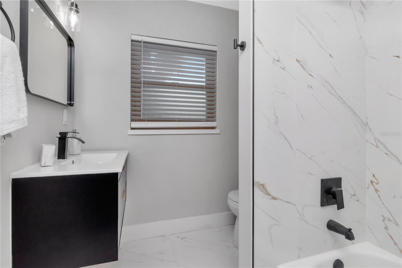 Image 22 of 40 For 204 7th Avenue Nw