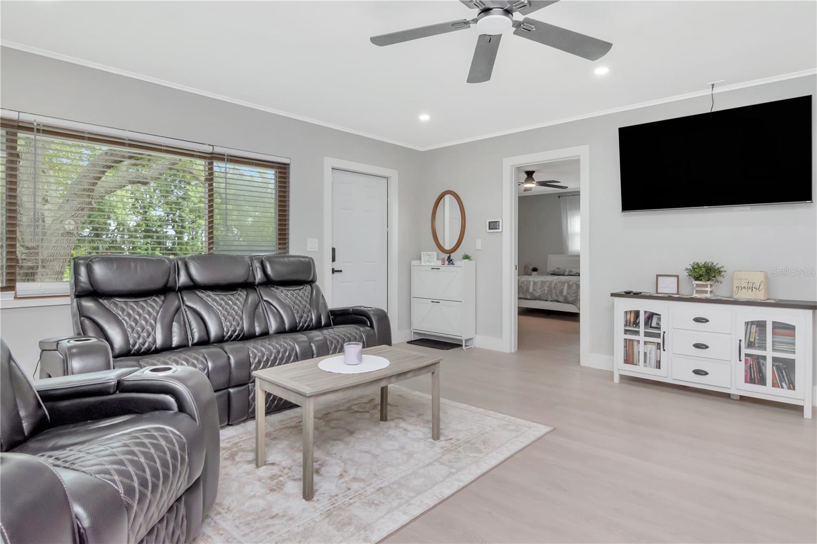 Image 5 of 40 For 204 7th Avenue Nw