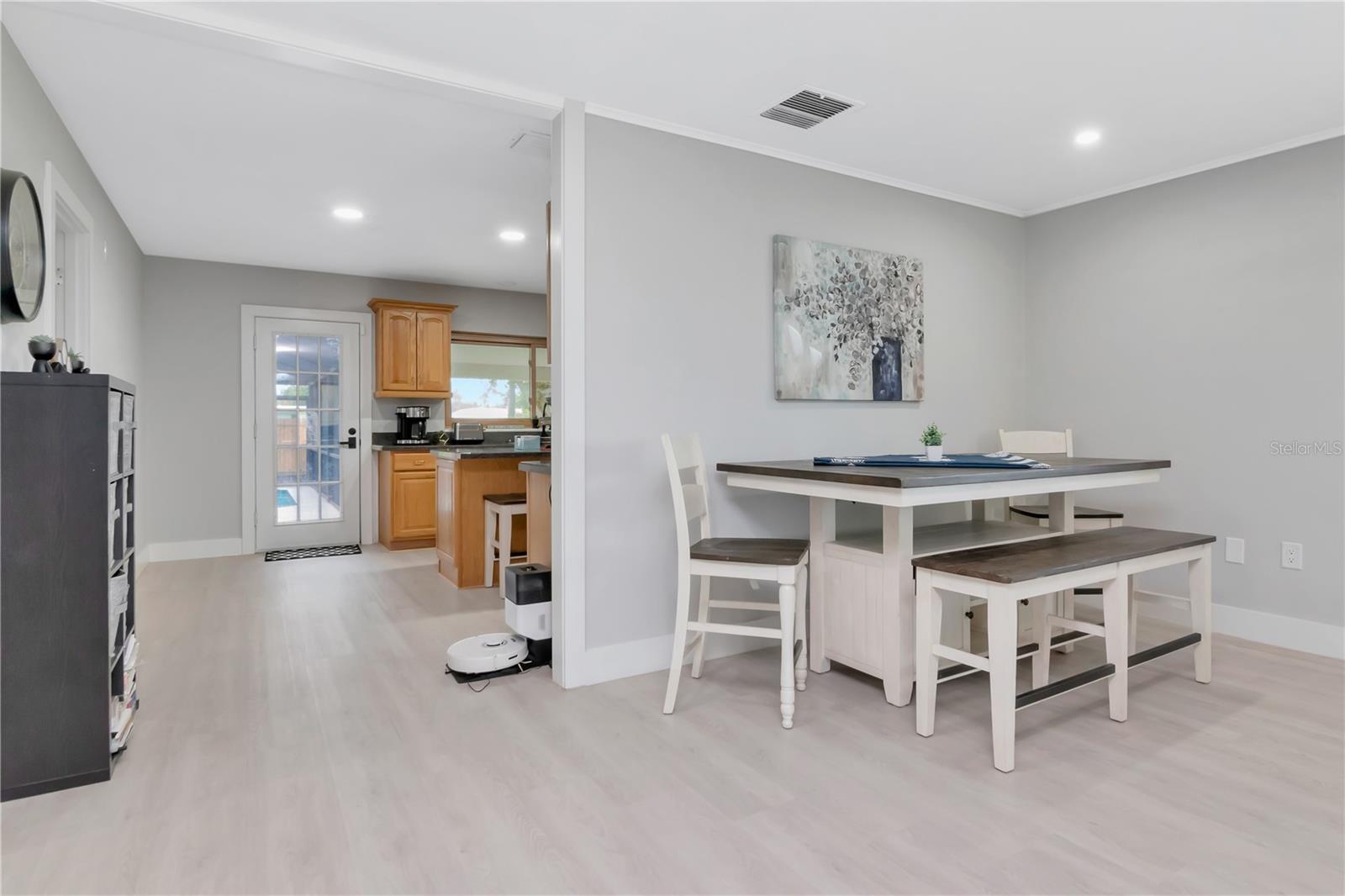 Image 7 of 40 For 204 7th Avenue Nw