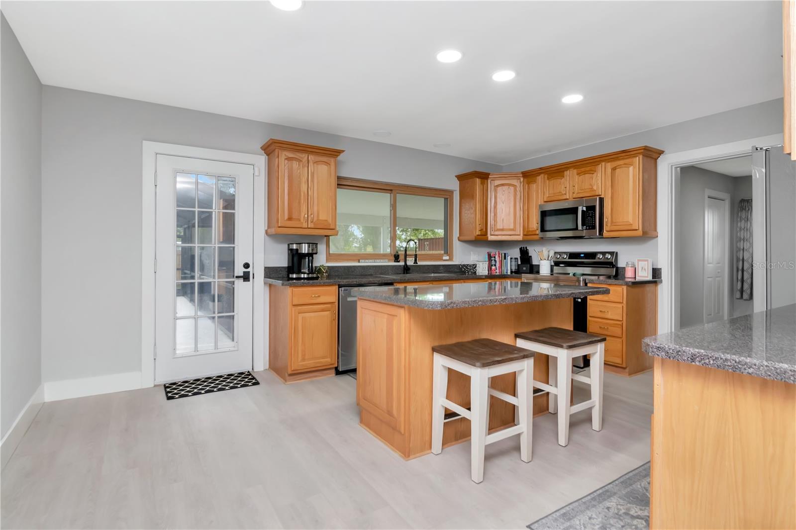 Image 8 of 40 For 204 7th Avenue Nw