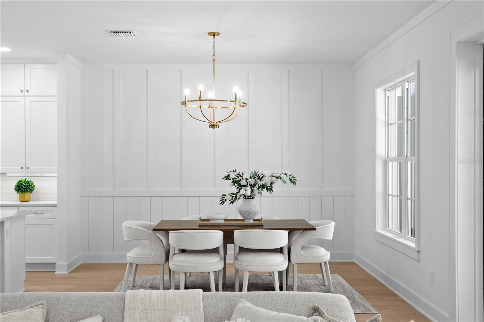 Listing photo id 13 for 460 Gilman Place N