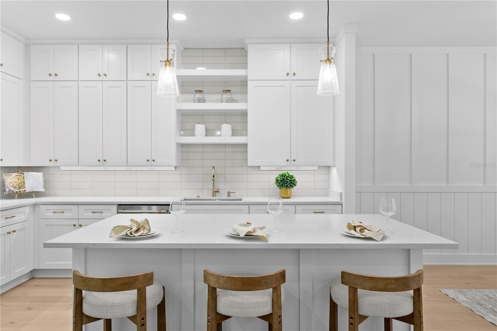 Listing photo id 16 for 460 Gilman Place N