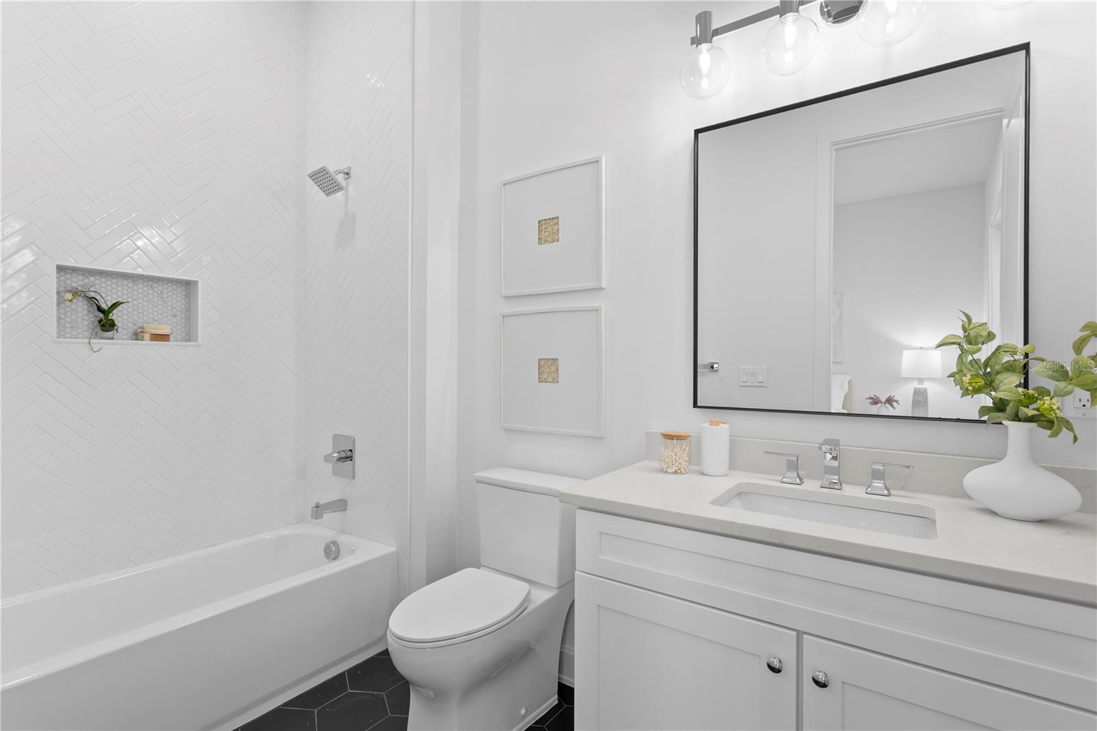 Listing photo id 41 for 460 Gilman Place N