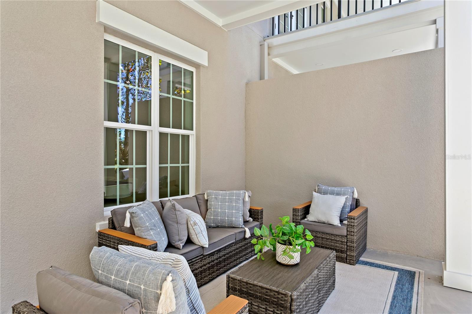 Listing photo id 47 for 460 Gilman Place N