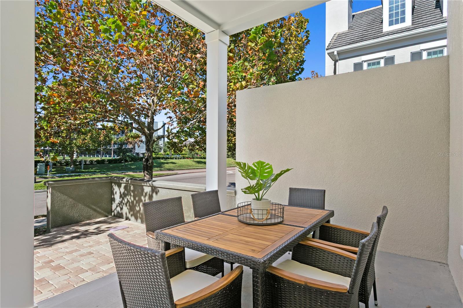 Listing photo id 49 for 460 Gilman Place N