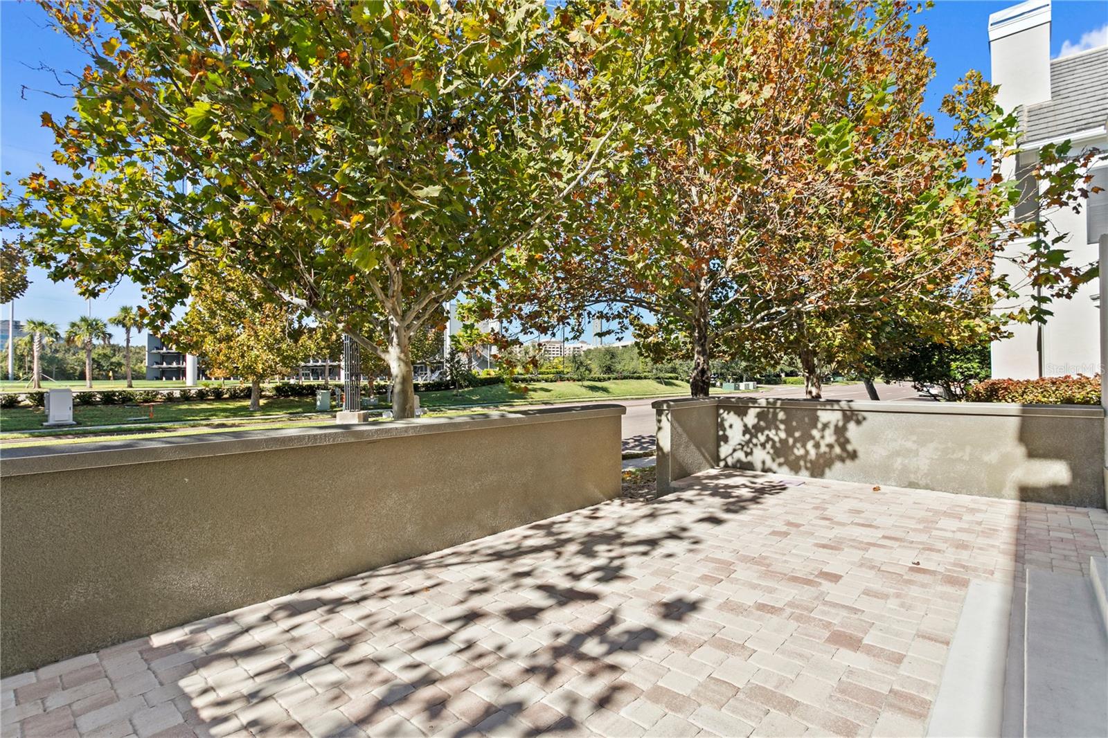 Listing photo id 53 for 460 Gilman Place N