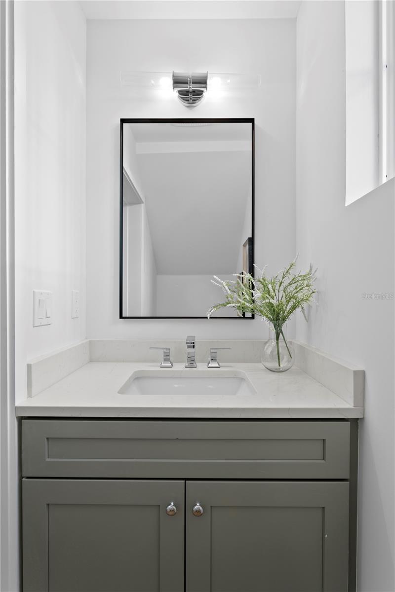 Listing photo id 4 for 460 Gilman Place N