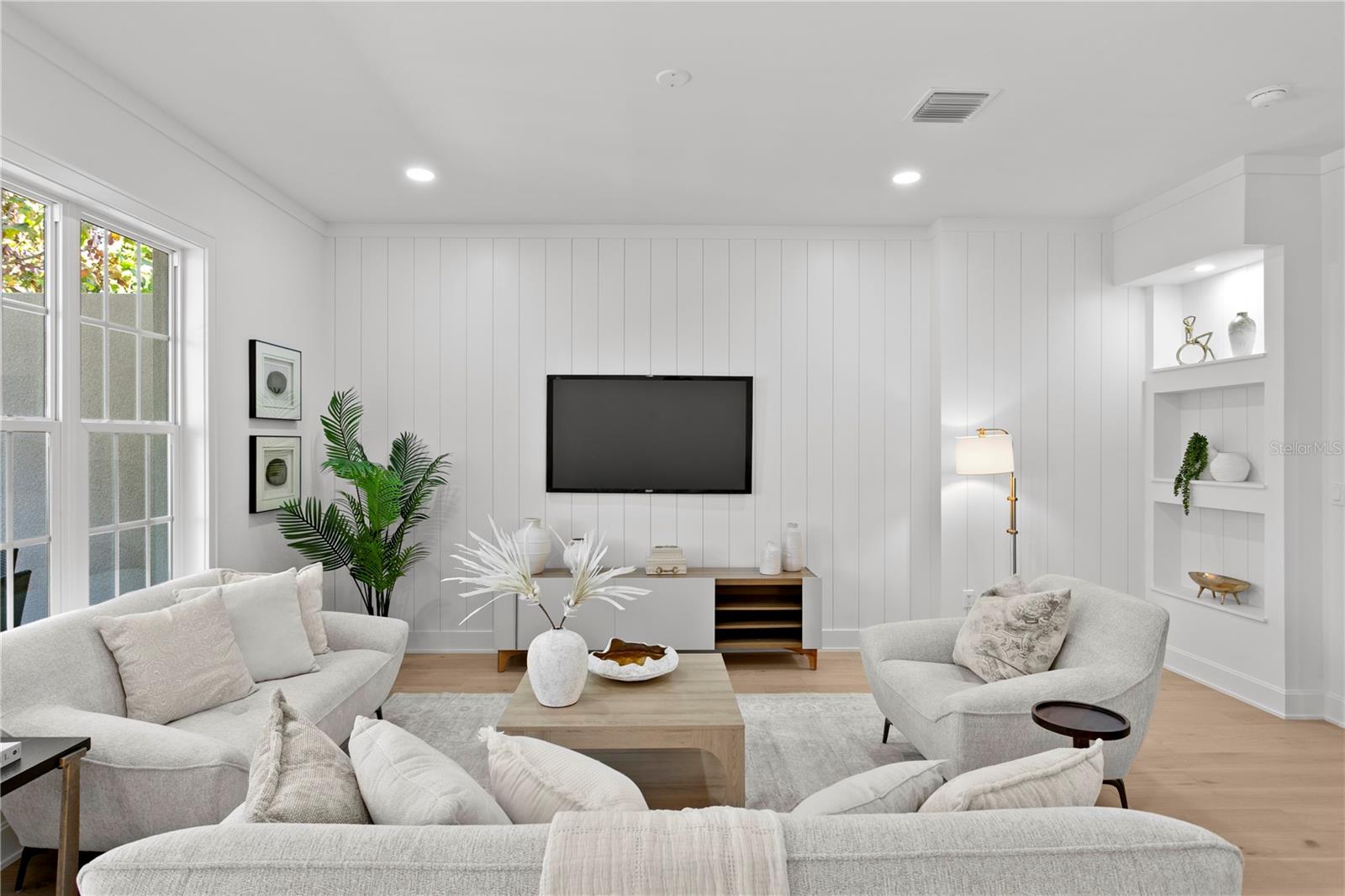 Listing photo id 6 for 460 Gilman Place N