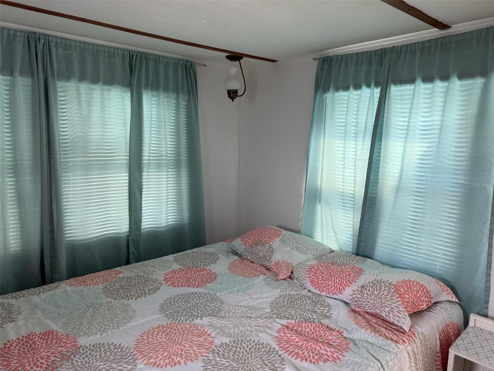 Image 7 of 21 For 7803 46th Avenue N 43