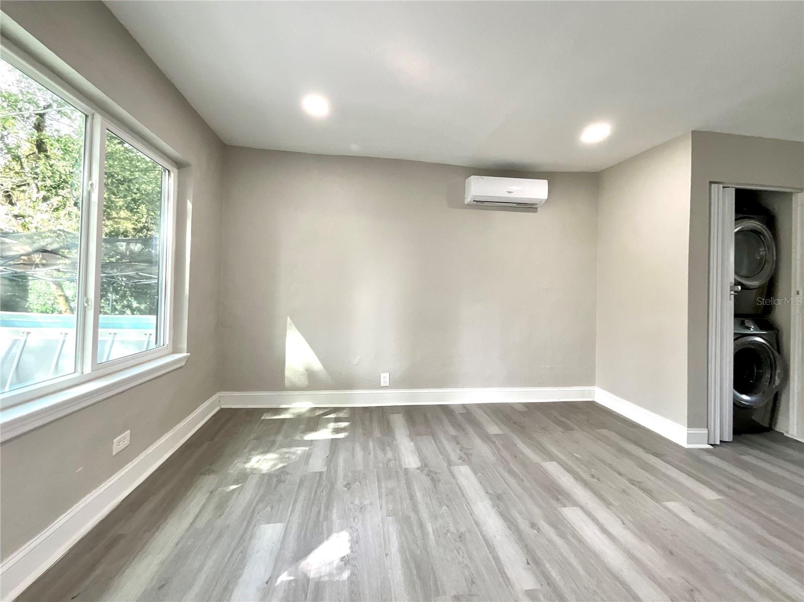 Image 10 of 43 For 2102 Caracas Street