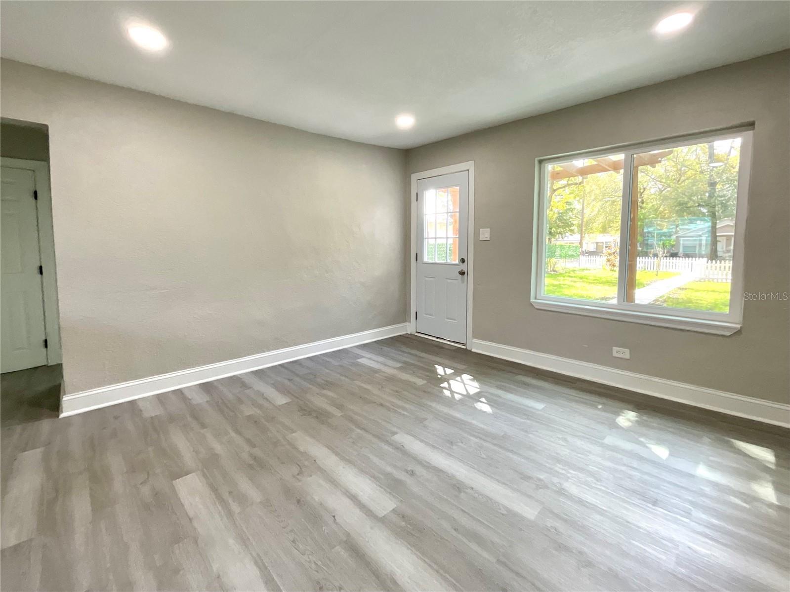 Image 12 of 43 For 2102 Caracas Street