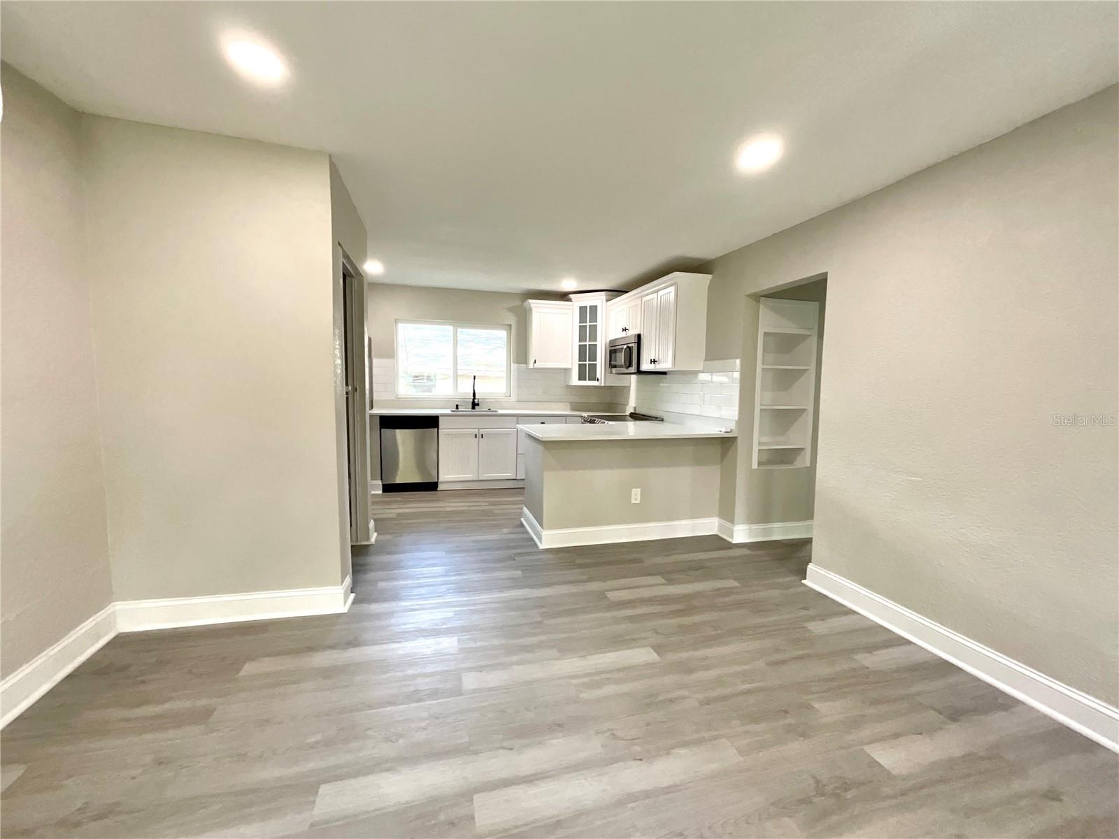 Image 14 of 43 For 2102 Caracas Street