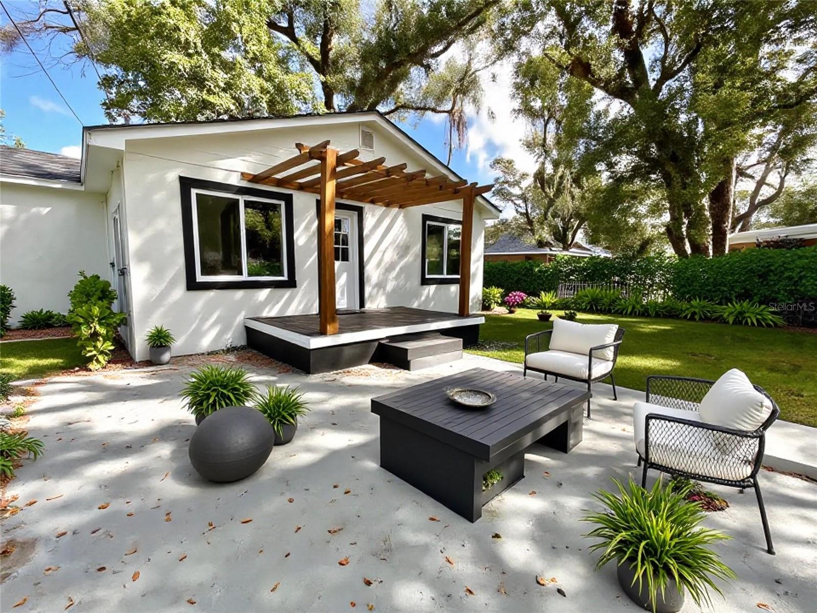 Image 2 of 43 For 2102 Caracas Street