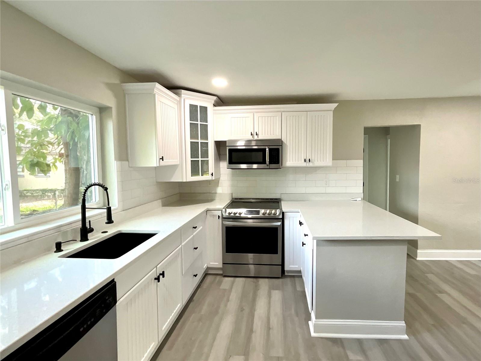 Image 20 of 43 For 2102 Caracas Street