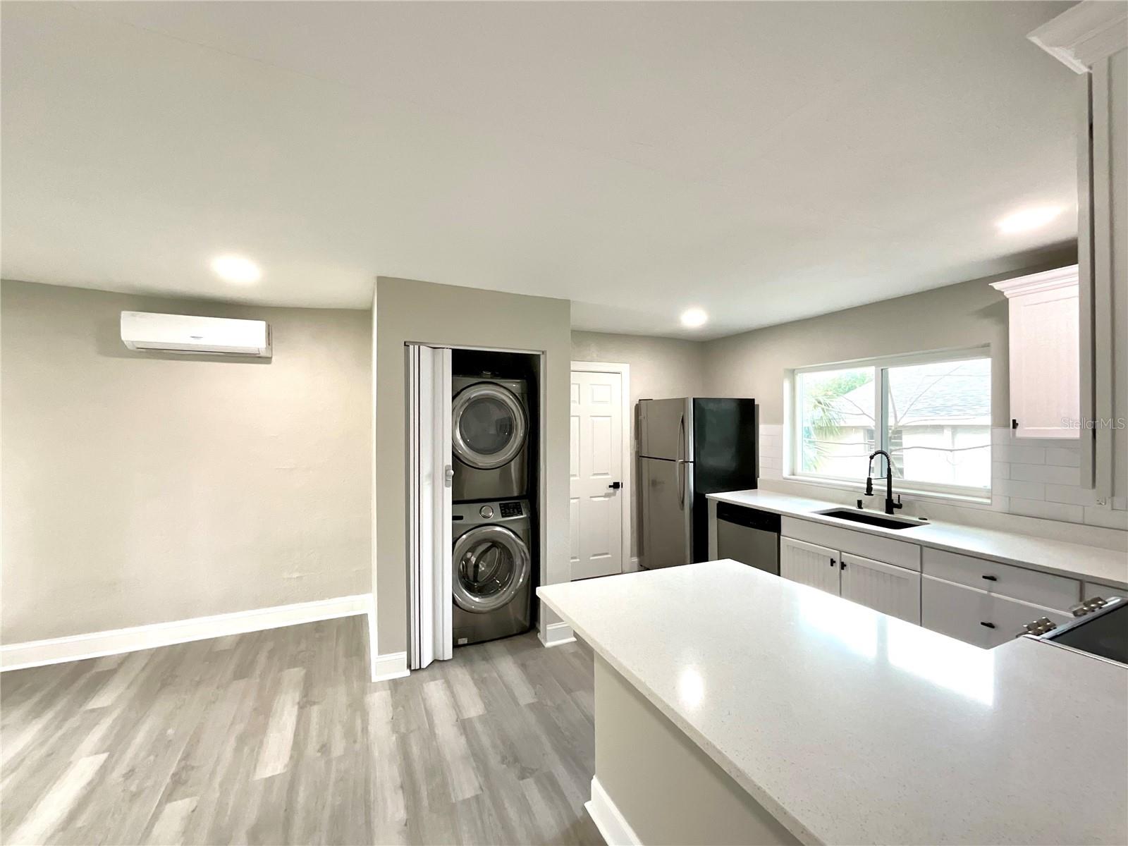 Image 22 of 43 For 2102 Caracas Street