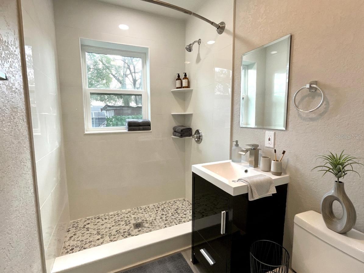 Image 25 of 43 For 2102 Caracas Street