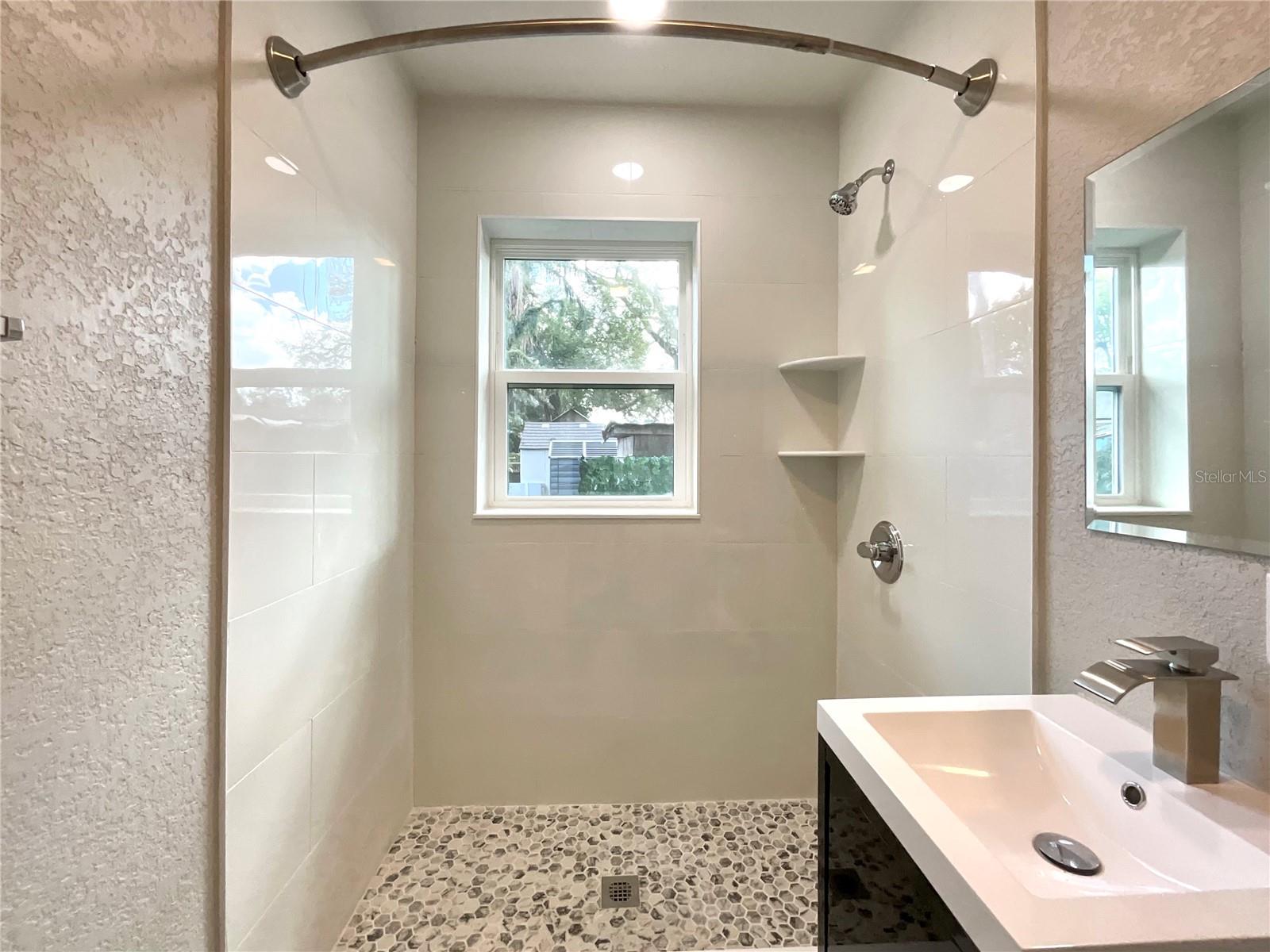 Image 26 of 43 For 2102 Caracas Street