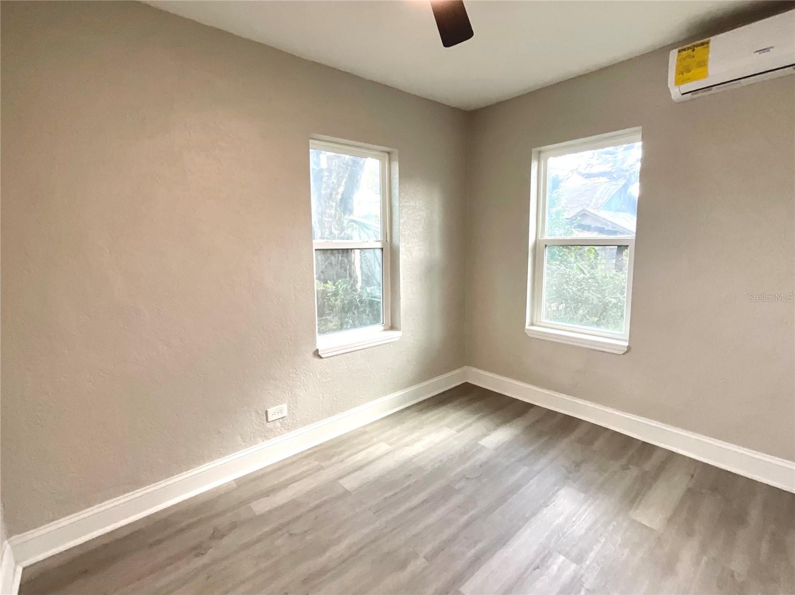 Image 32 of 43 For 2102 Caracas Street