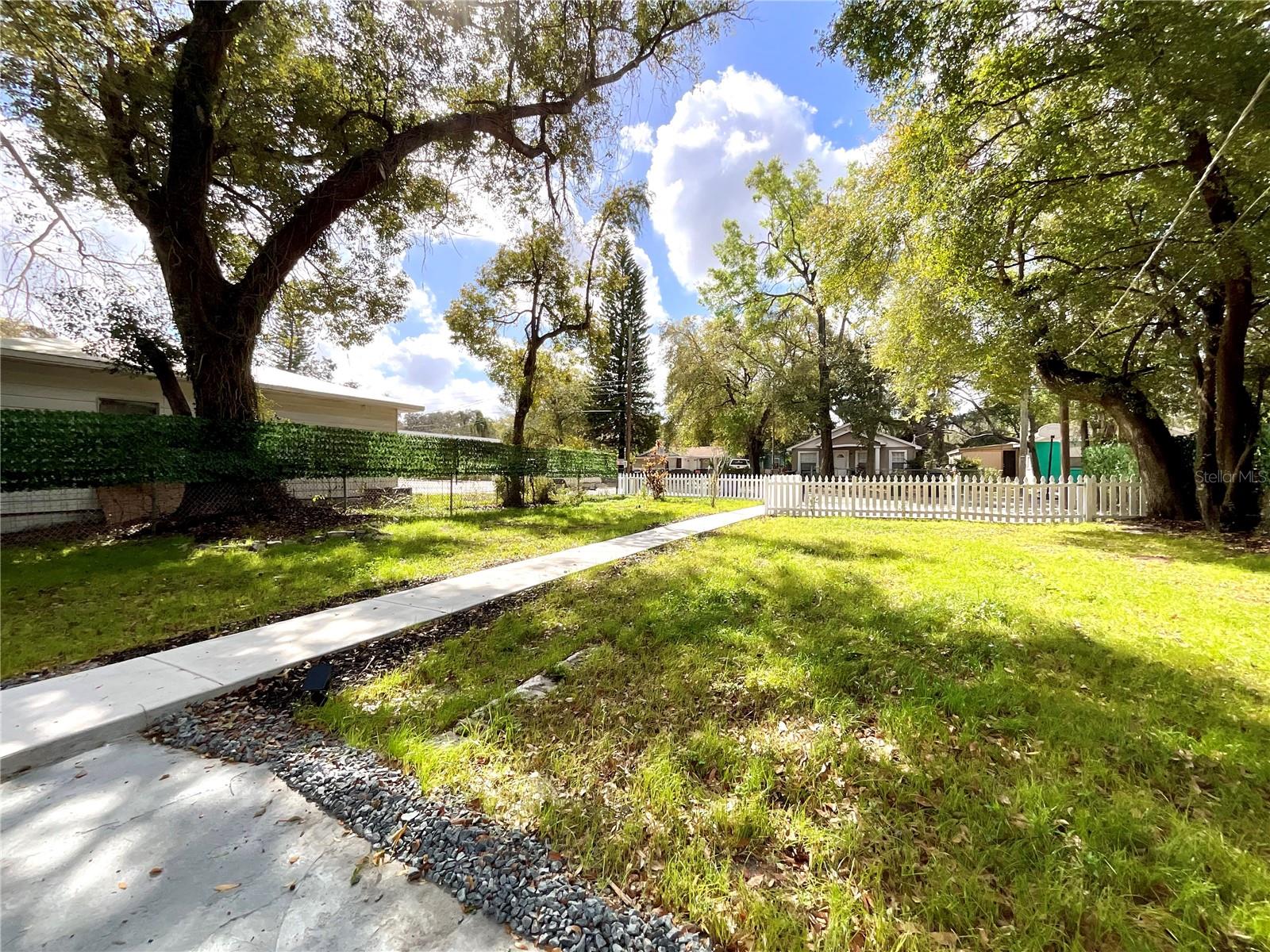 Image 36 of 43 For 2102 Caracas Street