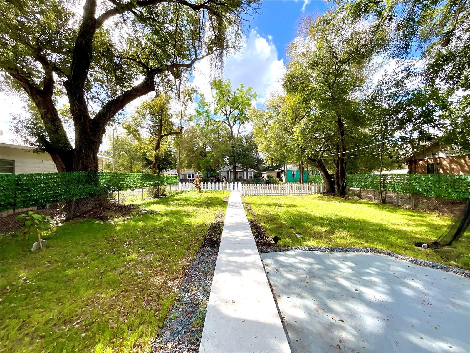 Image 37 of 43 For 2102 Caracas Street