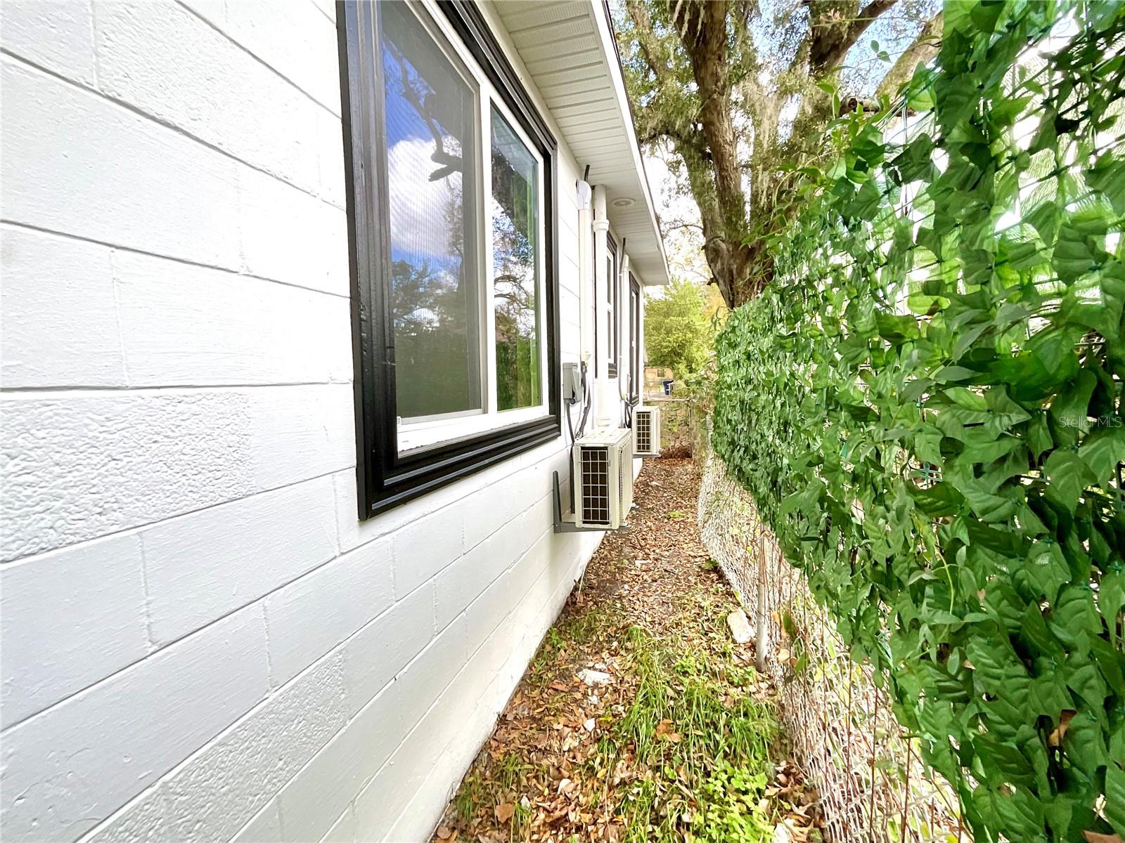 Image 40 of 43 For 2102 Caracas Street