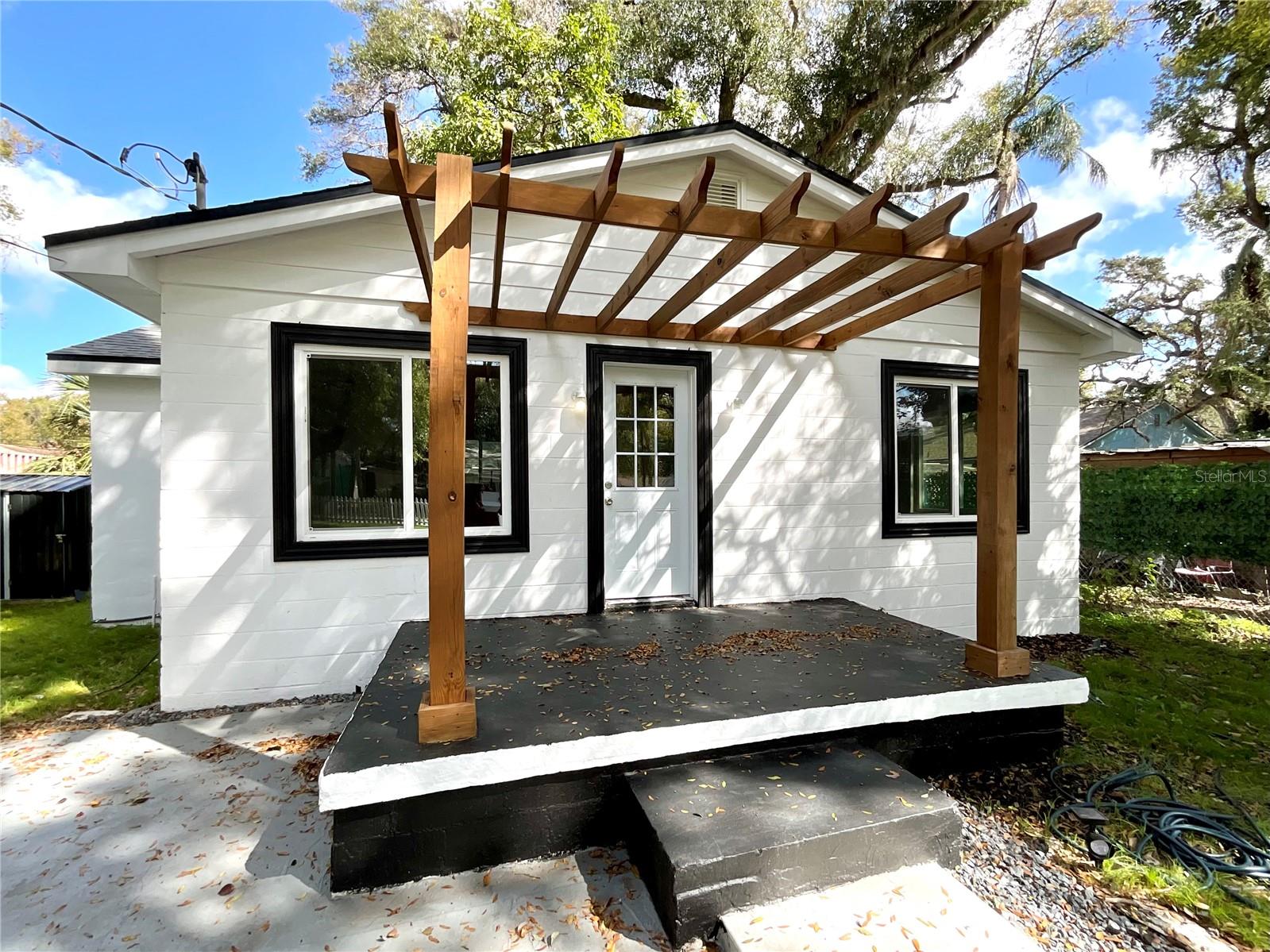 Image 6 of 43 For 2102 Caracas Street