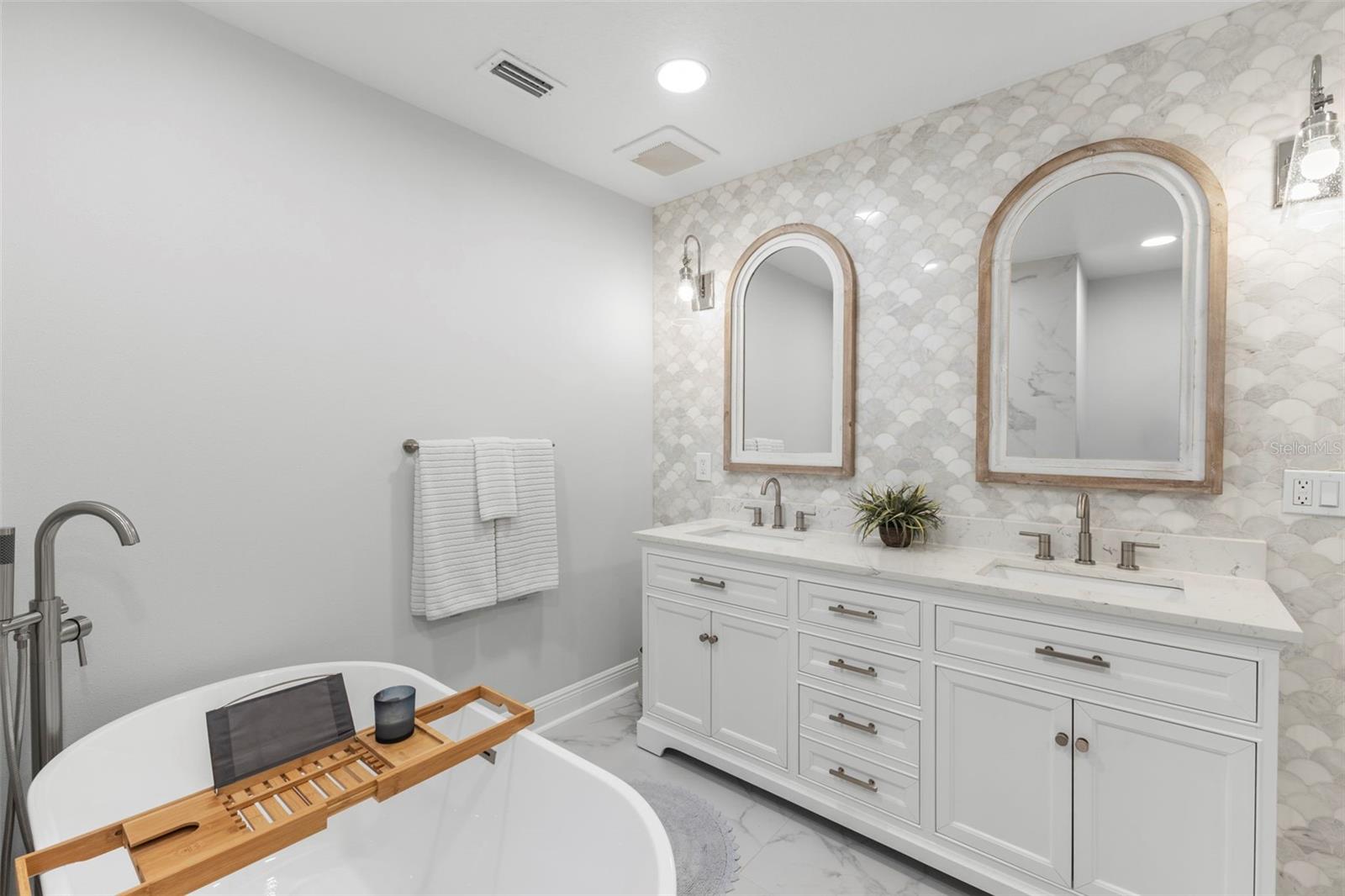 Image 32 of 70 For 11 Birdie Lane