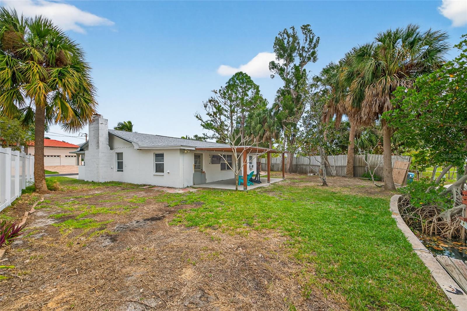 Listing photo id 5 for 1809 Bayou Grande Boulevard Ne