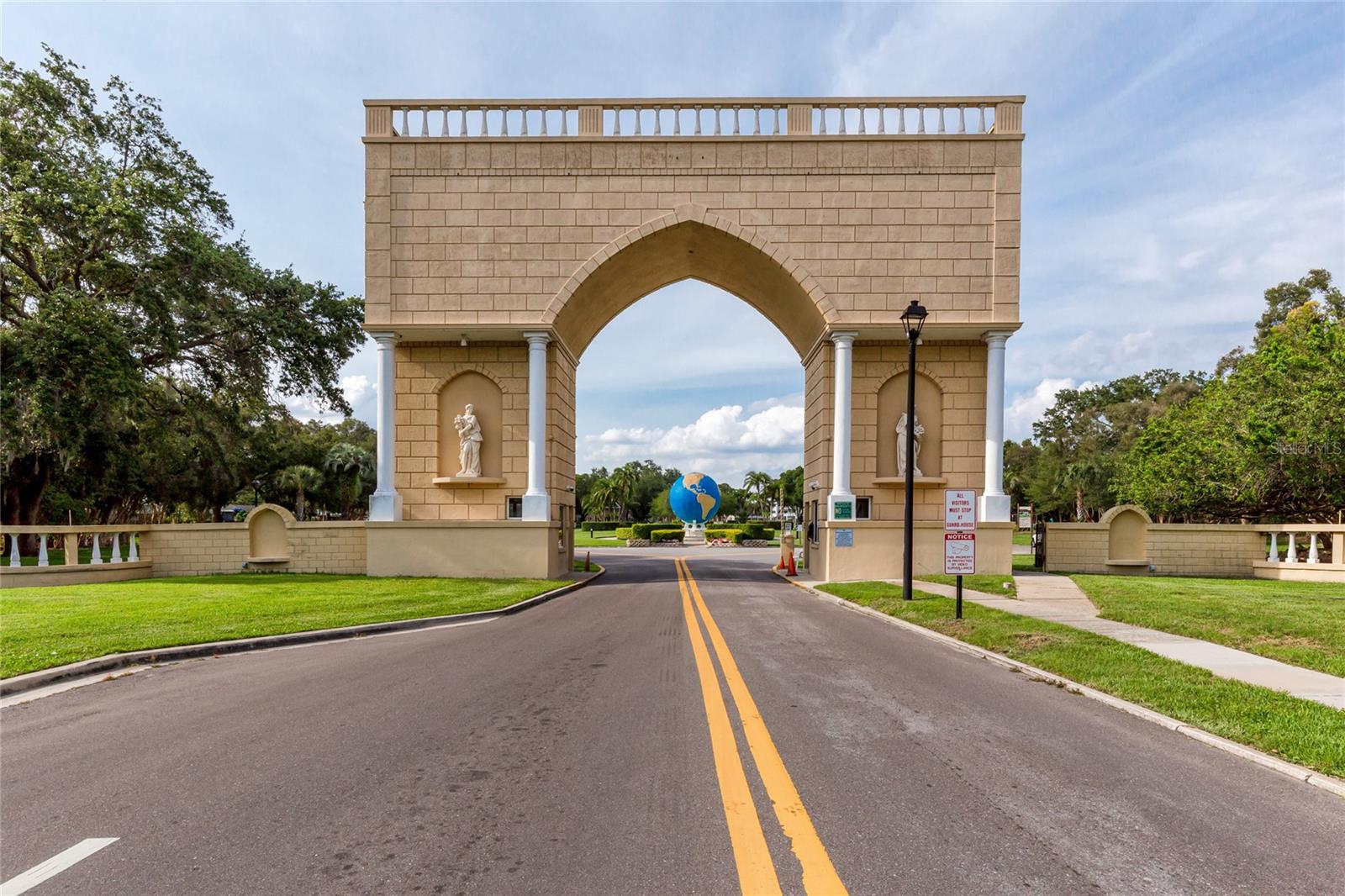 Image 14 of 20 For 2391 Sumatran Way 53