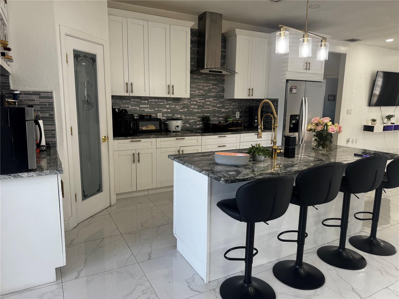 Listing photo id 8 for 10130 Spring Hill Drive