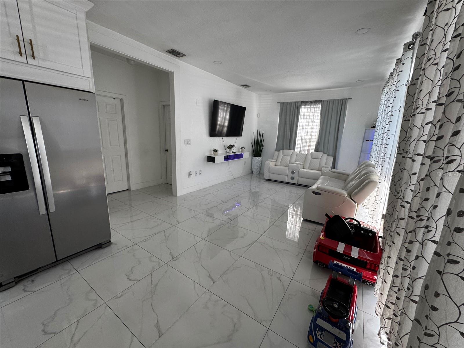 Listing photo id 9 for 10130 Spring Hill Drive