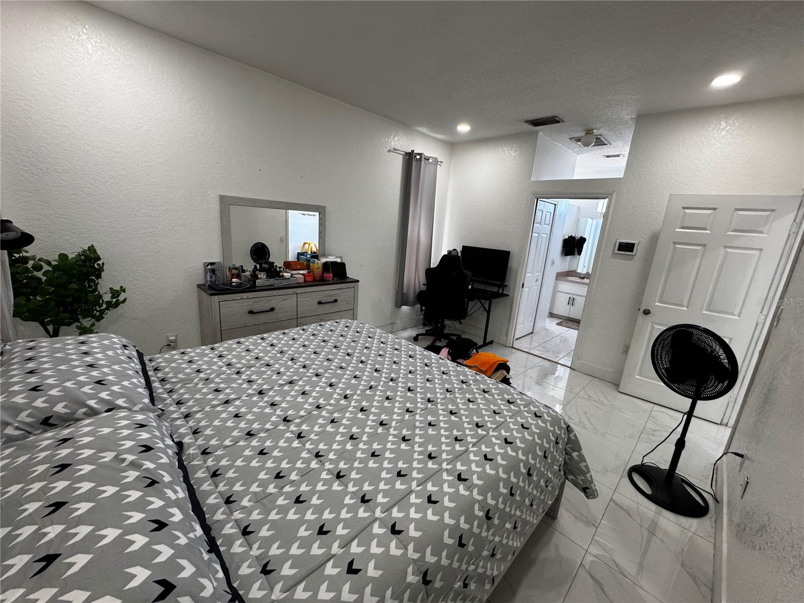 Listing photo id 12 for 10130 Spring Hill Drive