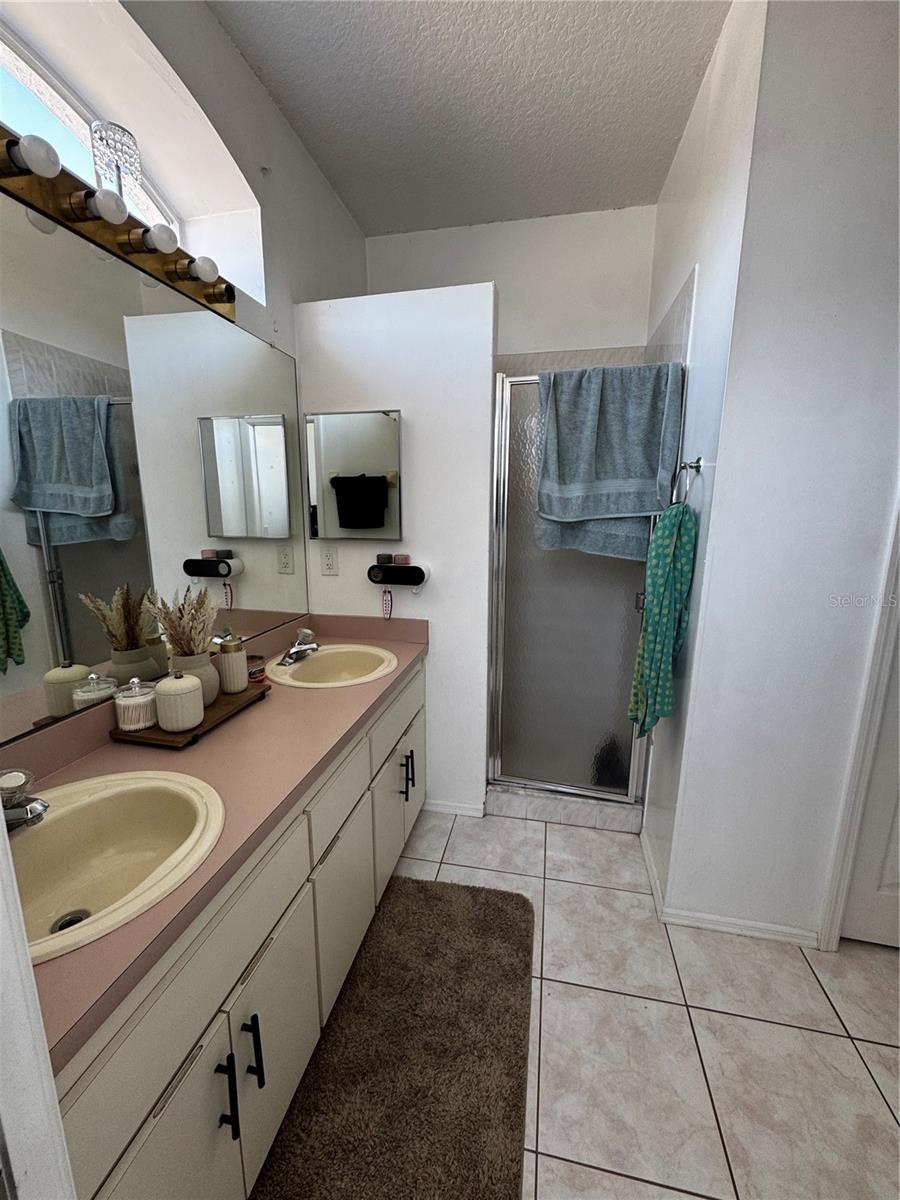 Listing photo id 13 for 10130 Spring Hill Drive