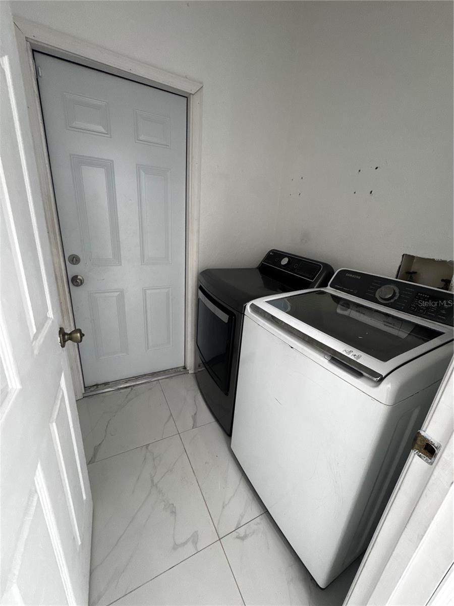 Listing photo id 18 for 10130 Spring Hill Drive