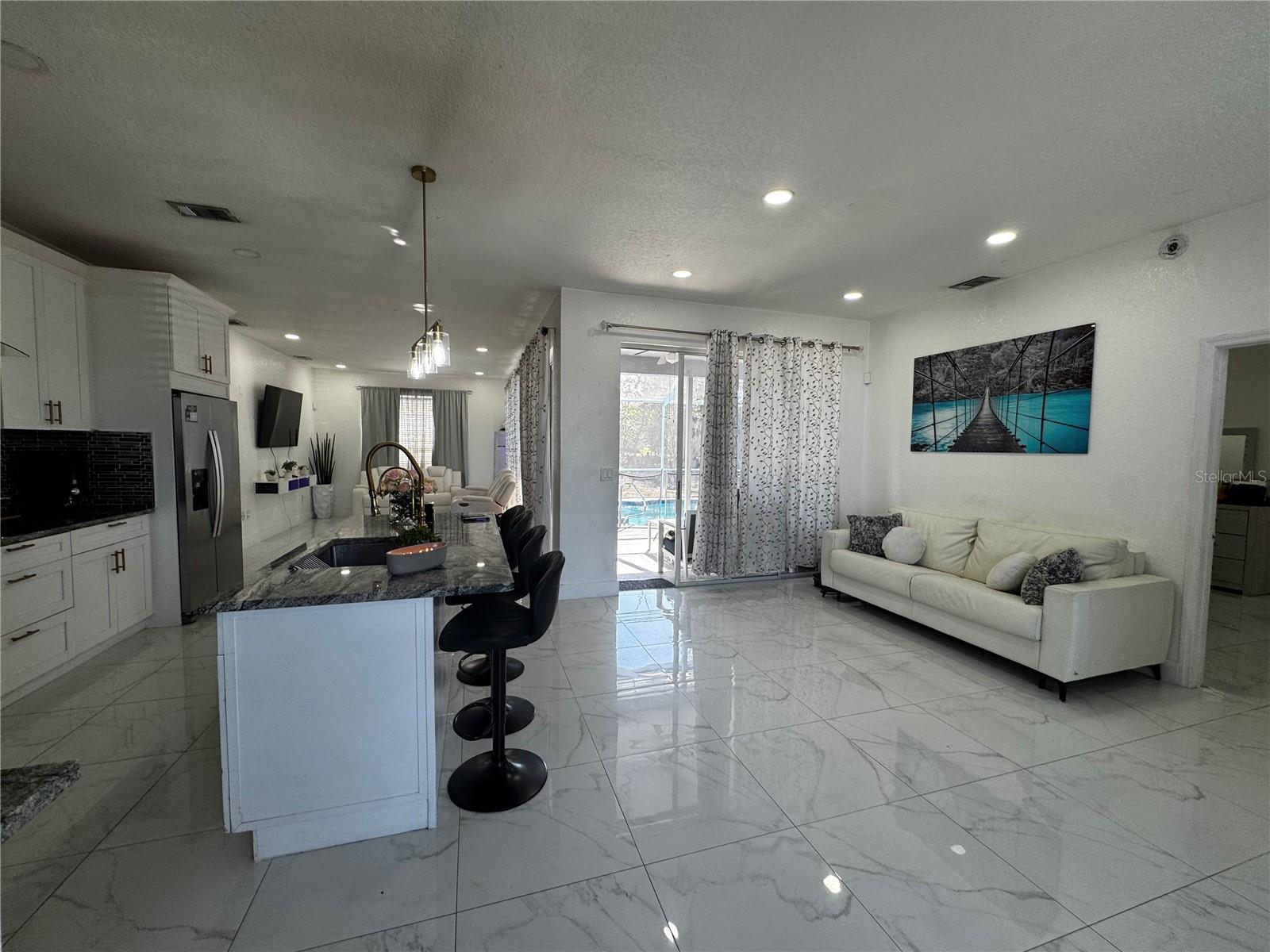 Listing photo id 4 for 10130 Spring Hill Drive