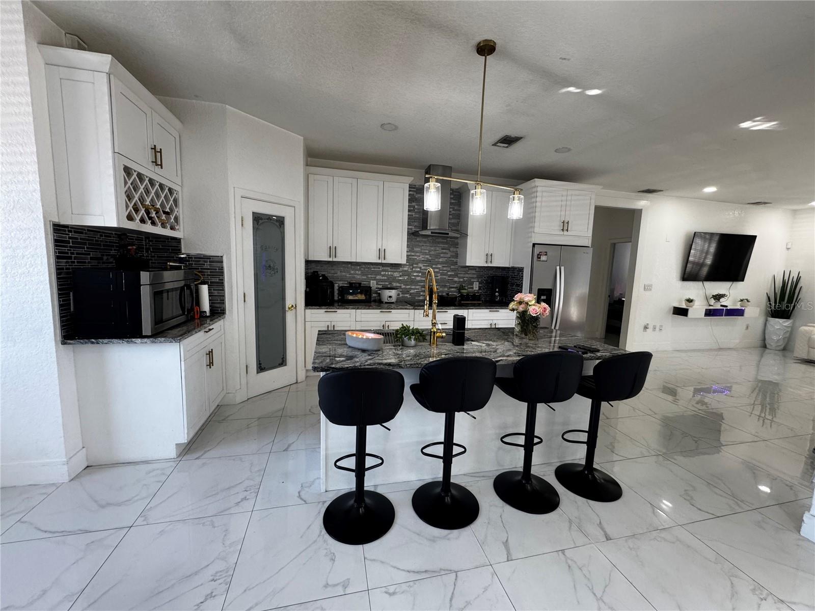 Listing photo id 6 for 10130 Spring Hill Drive