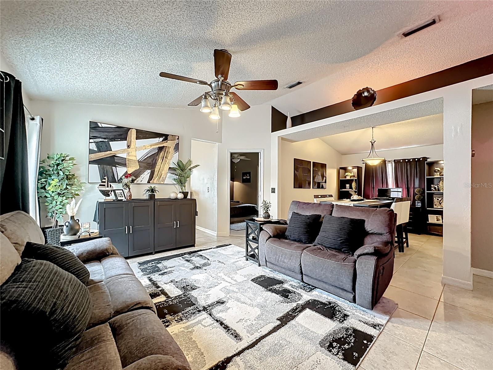 Image 3 of 49 For 901 Bella Vista Way