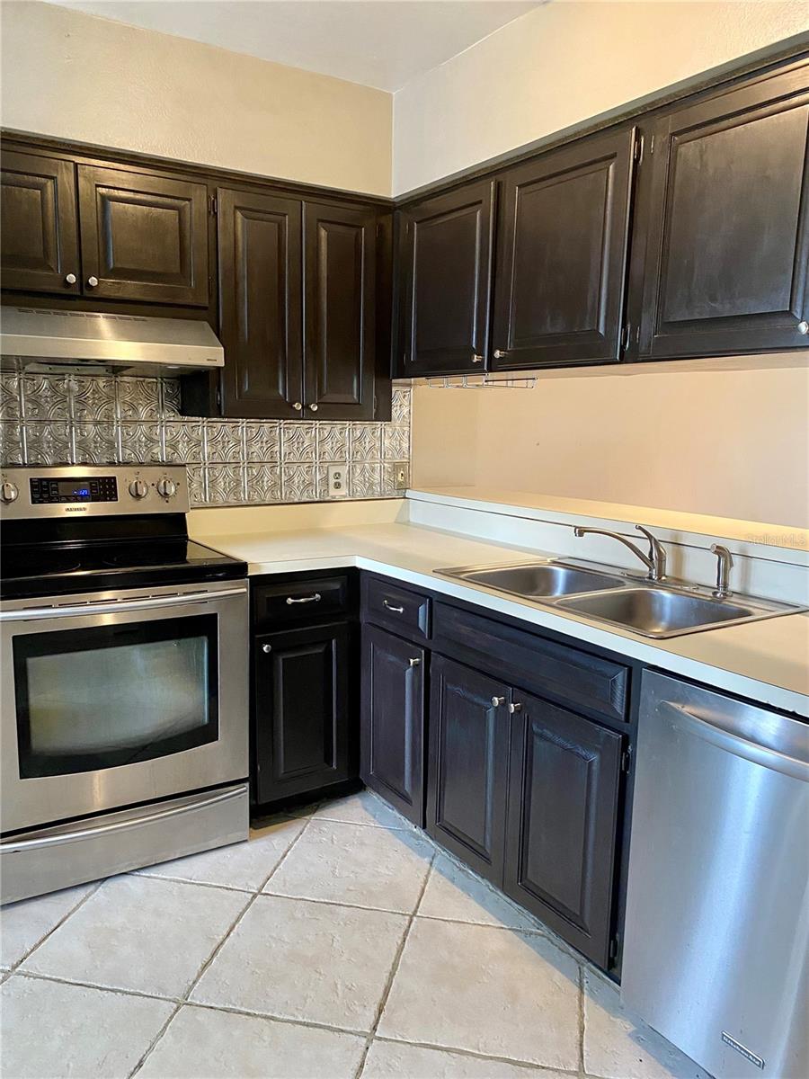 Image 5 of 28 For 16179 Rambling Vine Drive E