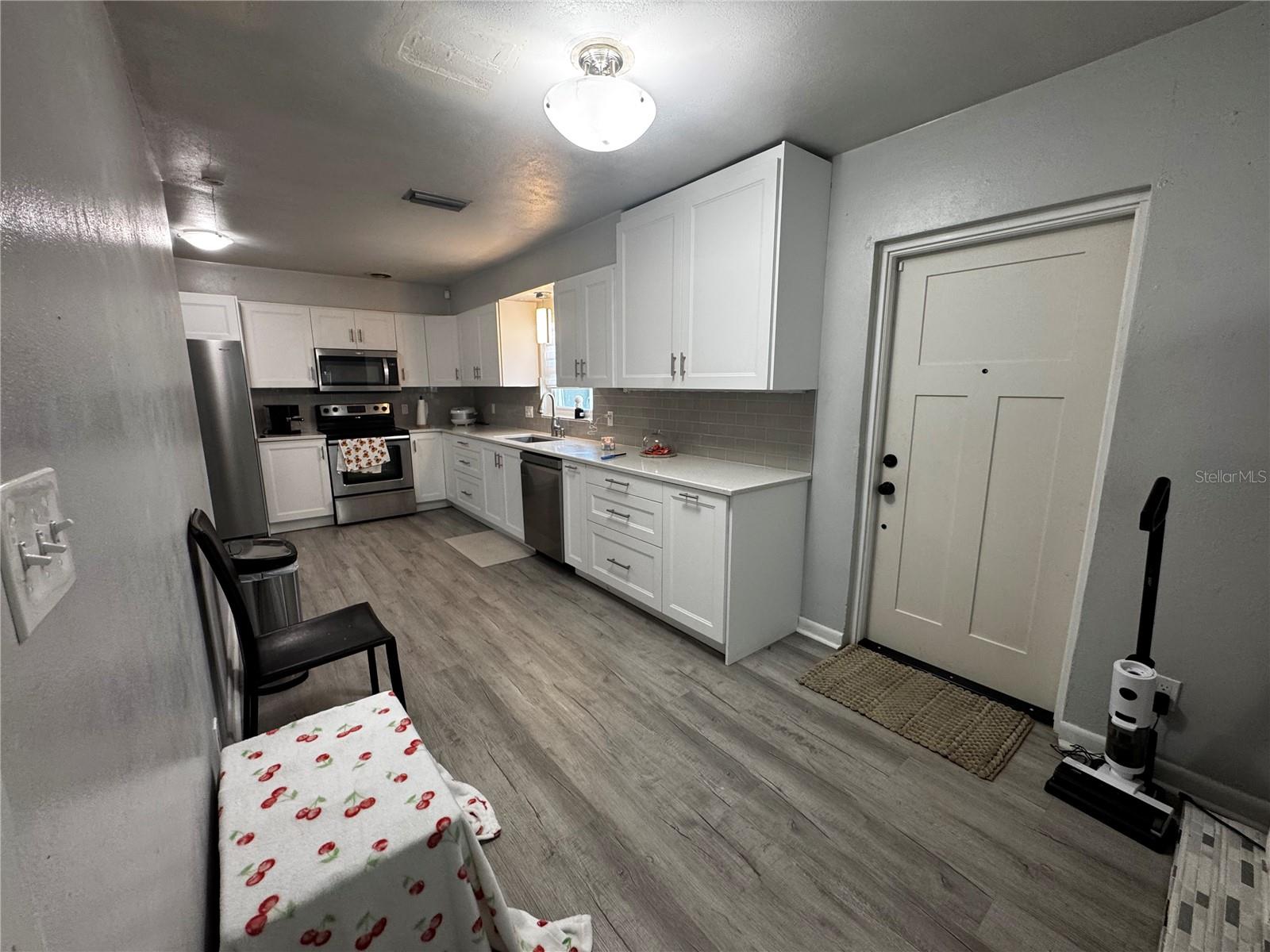 Image 16 of 44 For 6914 Ola Avenue