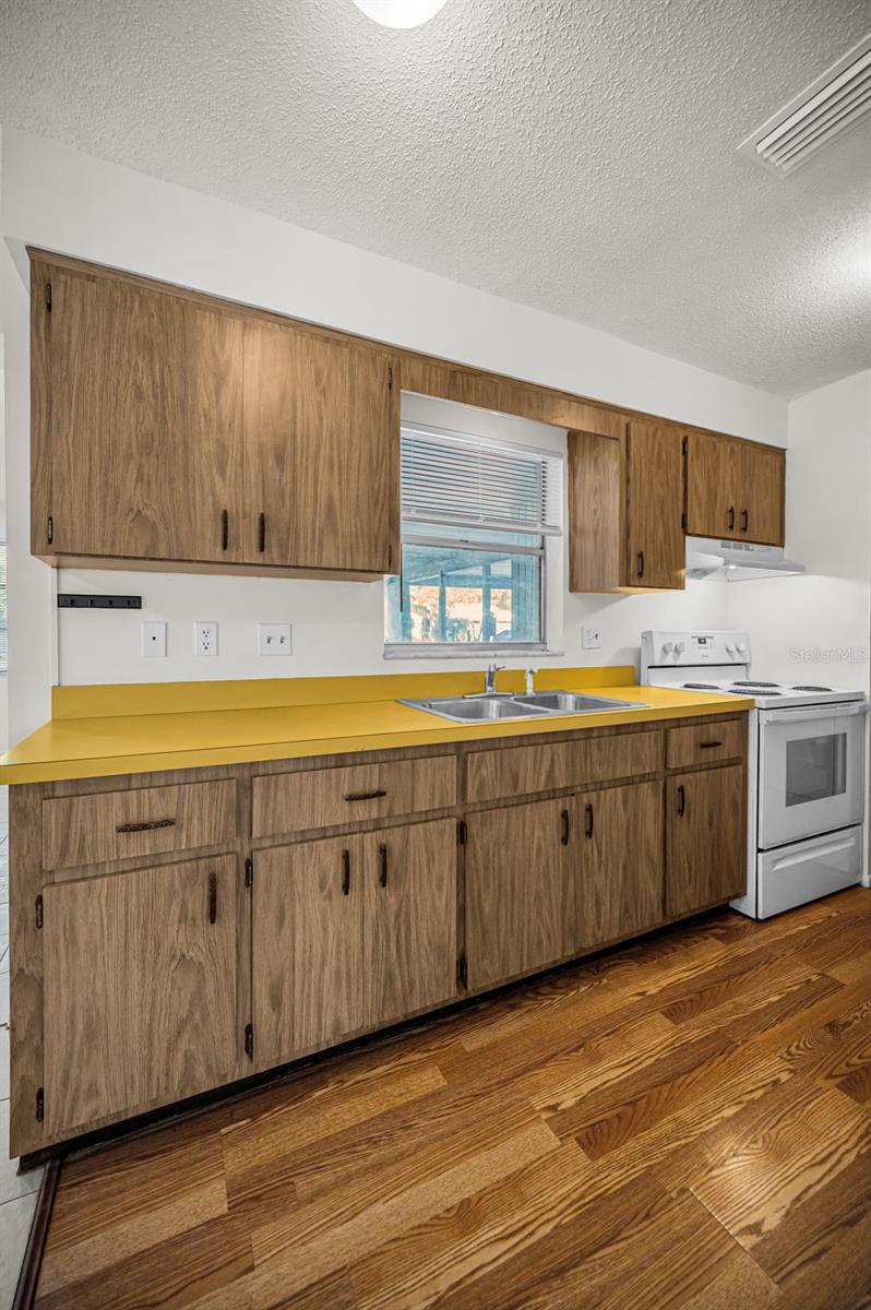 Image 15 of 33 For 2664 Sunny Breeze Avenue