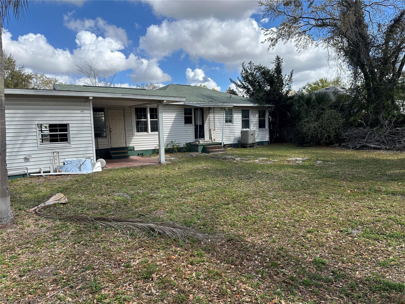 Image 3 of 8 For 3620 Azeele Street