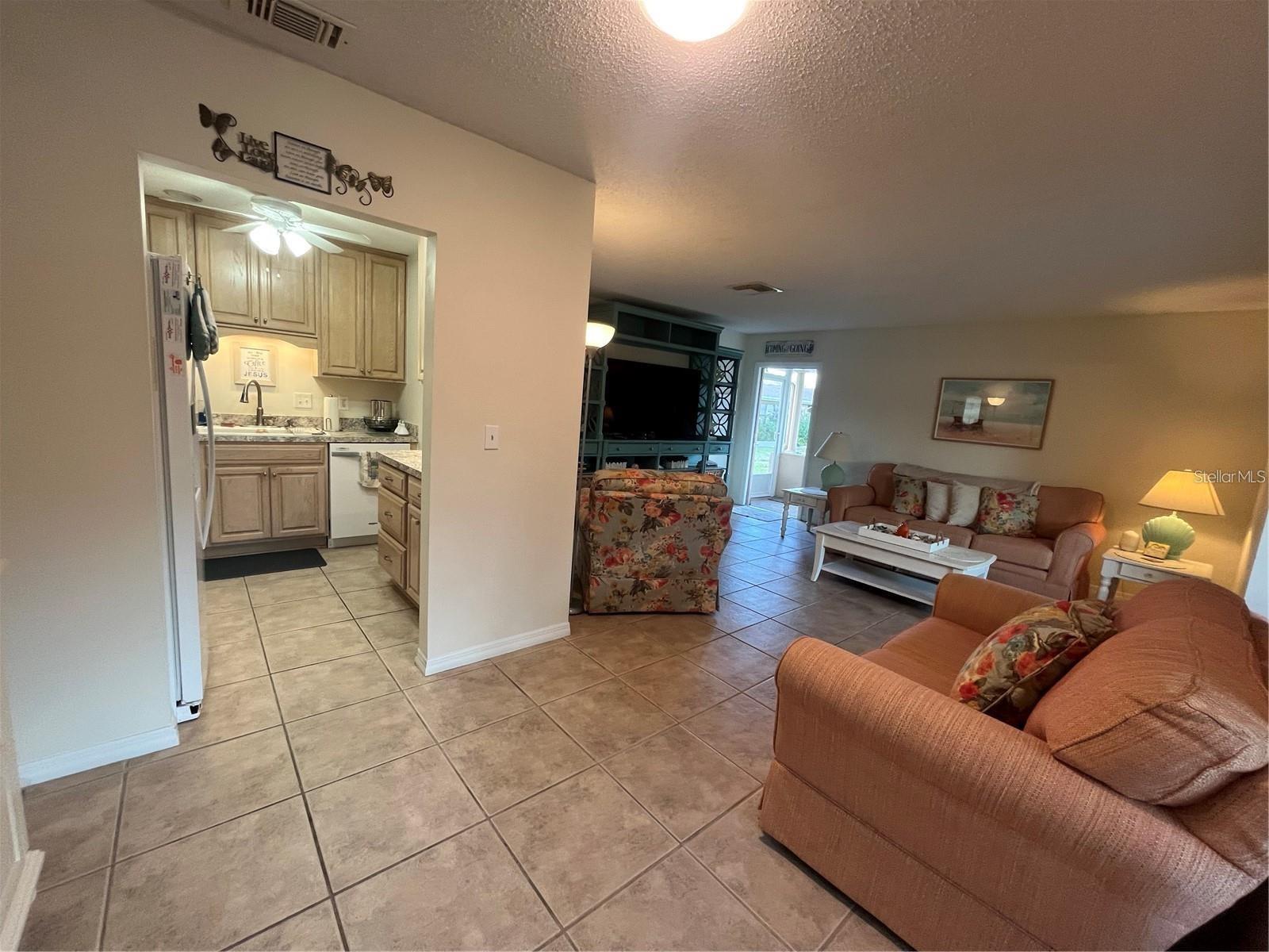 Image 11 of 28 For 1907 Canterbury Lane 10