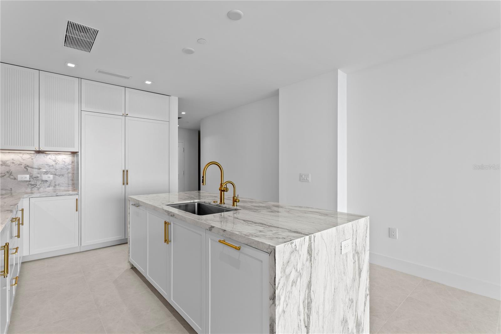 Image 11 of 96 For 3015 Ysabella Avenue 2403