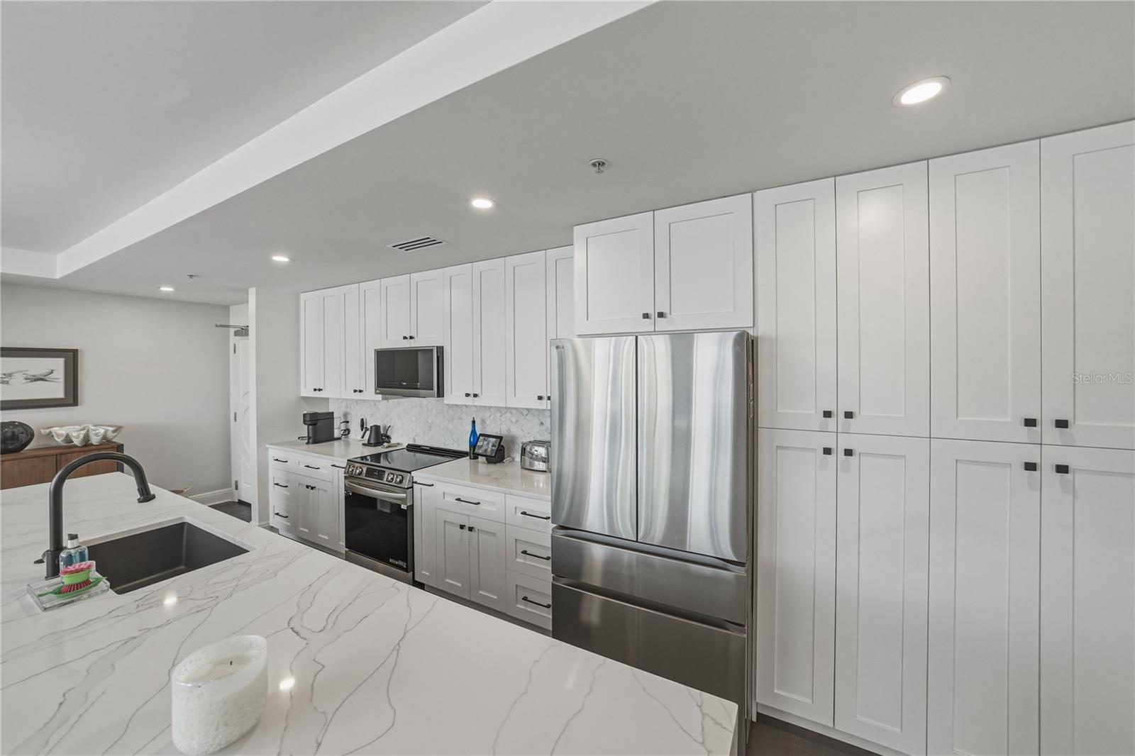 Listing photo id 9 for 1227 Madison Street 504