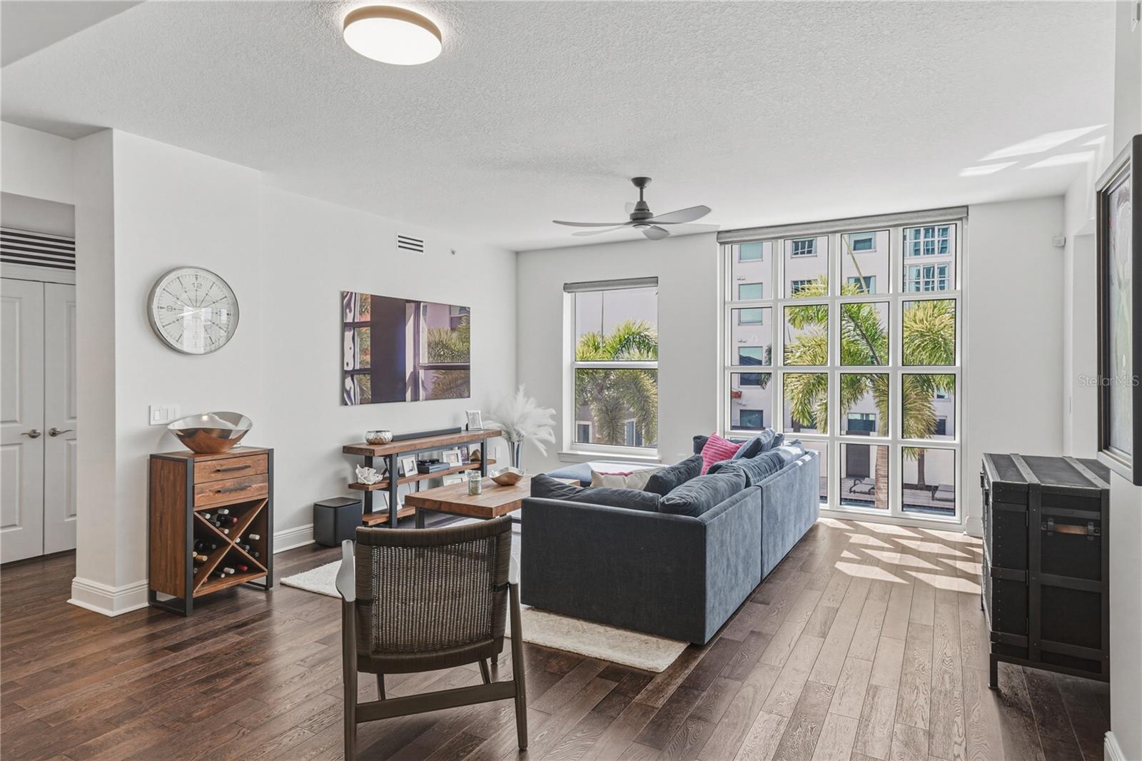 Listing photo id 10 for 1227 Madison Street 504