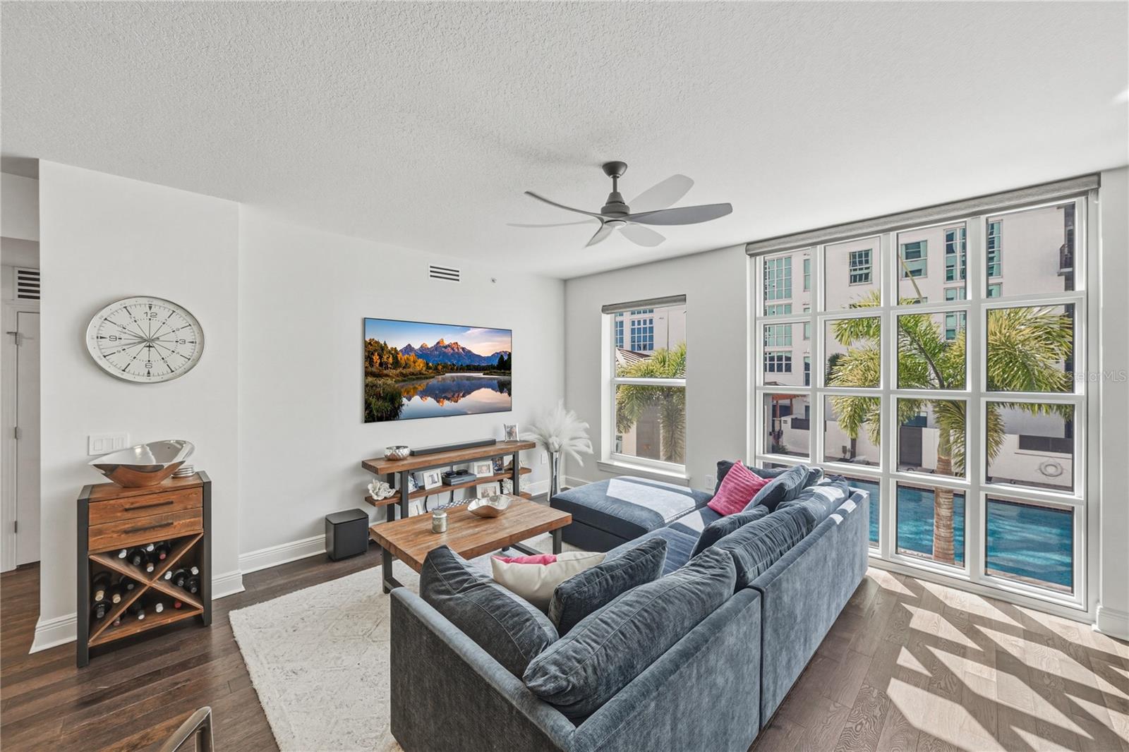Listing photo id 11 for 1227 Madison Street 504