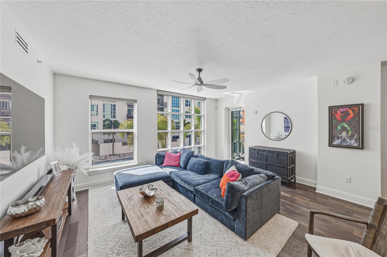 Listing photo id 14 for 1227 Madison Street 504